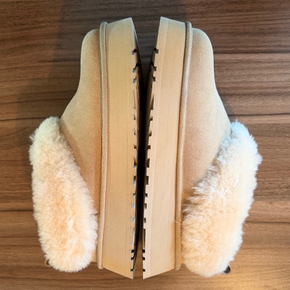 NWOT - Ugg Women's Tazzelle Slippers - Picture 5 of 9